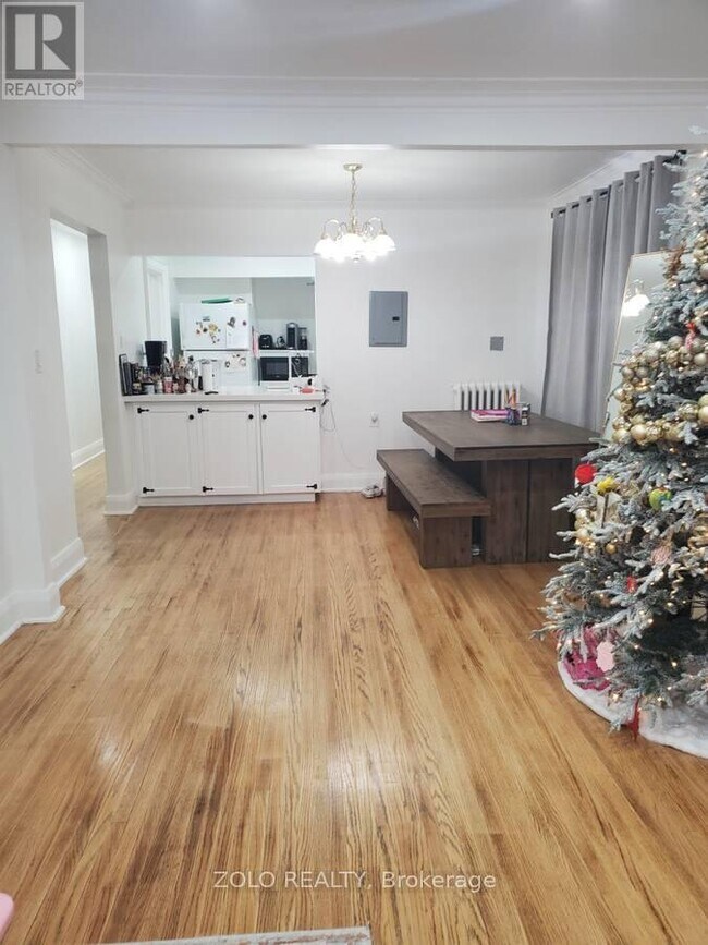 Photo du bâtiment - 344 Northcliffe Blvd