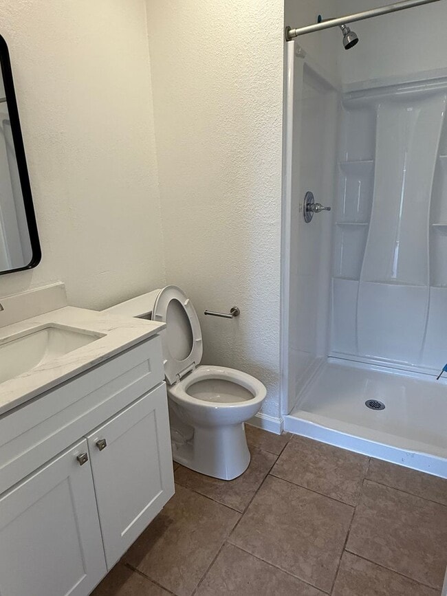 Building Photo - Beautifully Remodeled Duplex in Galt, CA