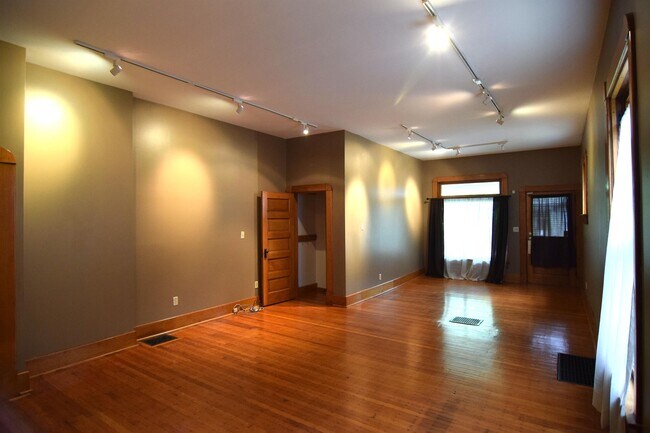 Building Photo - 1223 N New Jersey St
