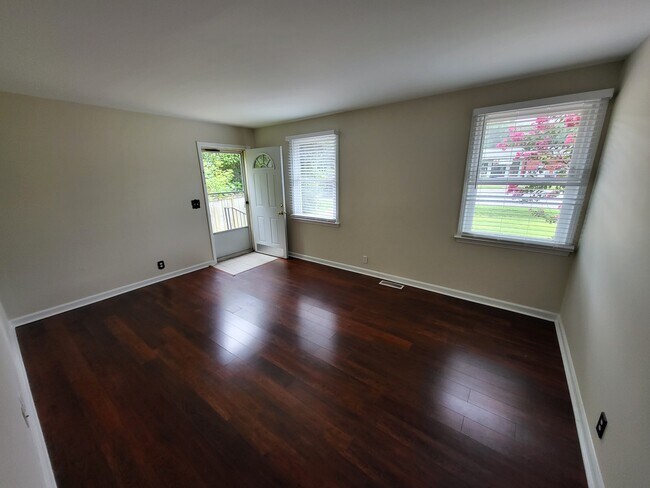 Building Photo - 4336B Saundersville Rd