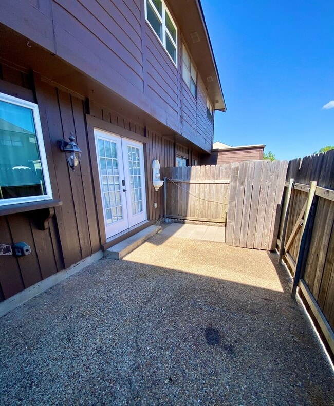 Building Photo - ** 3/1.5 RIVER OAKS CONDOMINIUM **