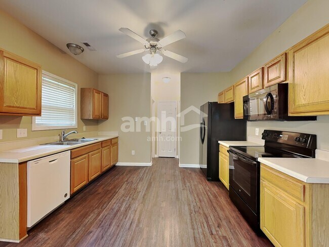 Foto del edificio - 4213 Bay Rum Ln