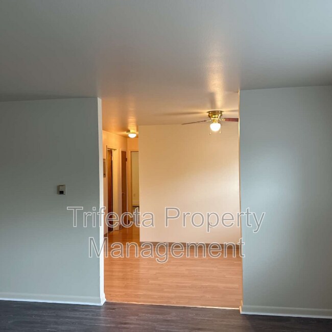 Building Photo - 1100 Hays St