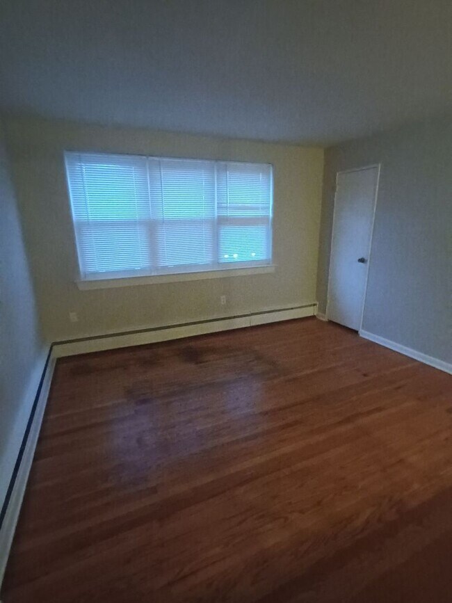 Building Photo - Spacious Newly Renovated Frankford Apartment