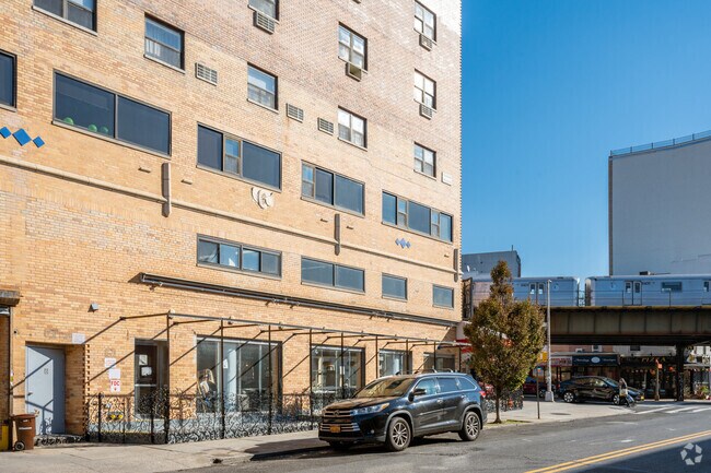 Building Photo - 3015 Newtown Ave