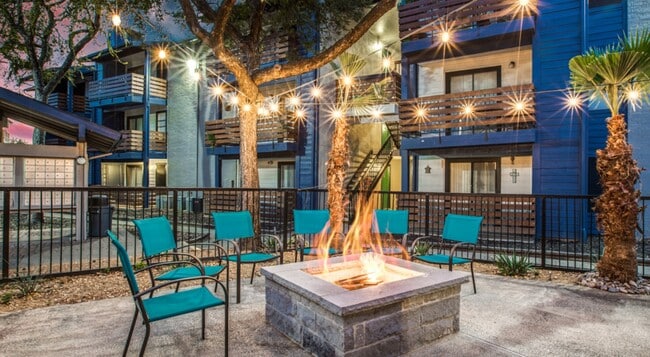 Foto del edificio - The Waverly Apartments