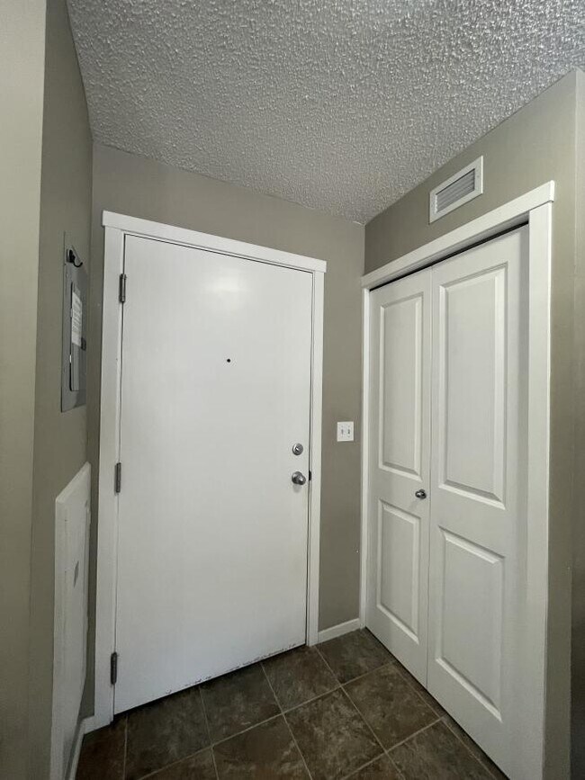 Photo du bâtiment - 2.0 bedroom in Edmonton Alberta T6R 0W3