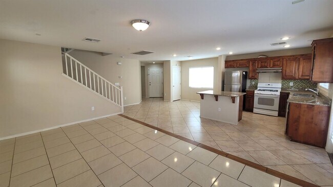Building Photo - 4 br, 3.5 bath House - 7379 Lagoon Blue St