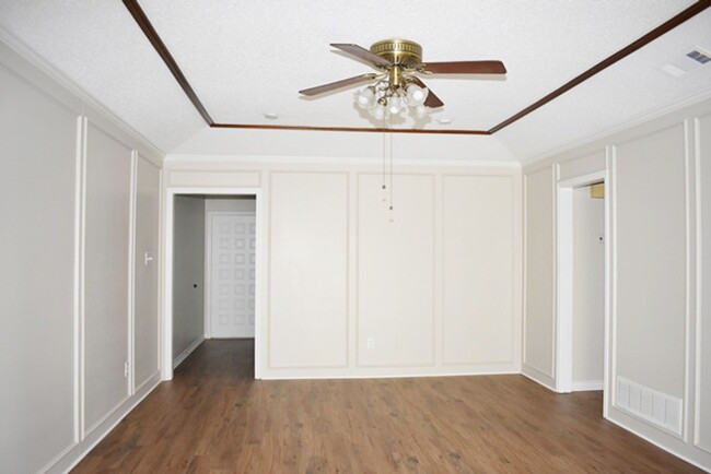 Building Photo - 309-311 Christie Court