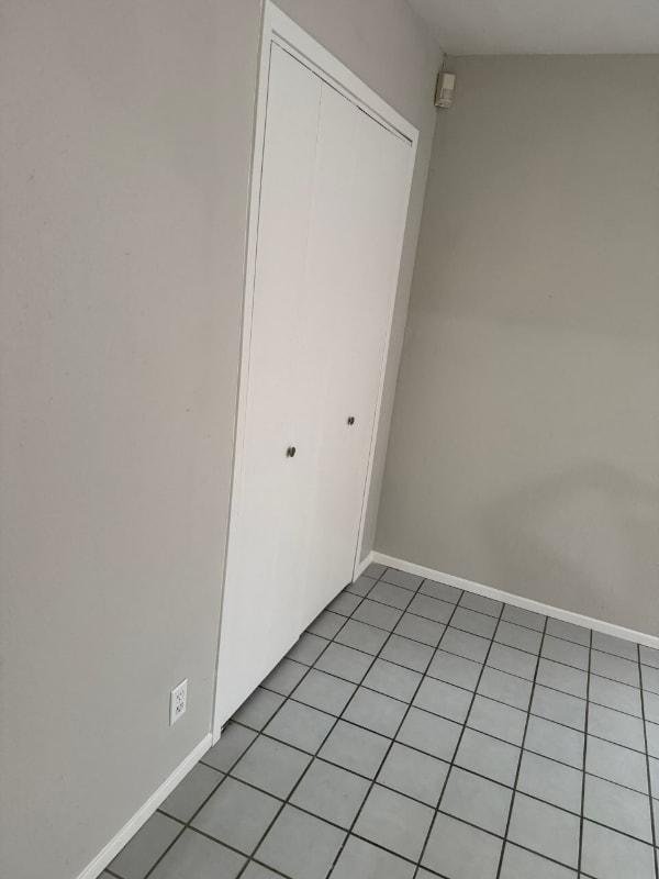 Building Photo - 927 W Formosa Blvd