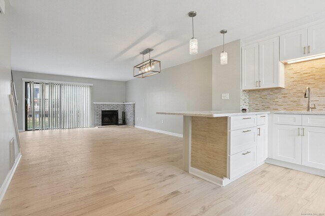 Building Photo - 335 Monticello Dr