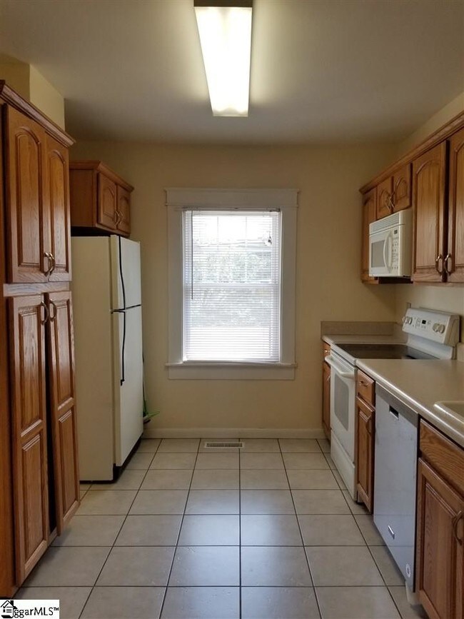 Building Photo - 121 Vannoy St