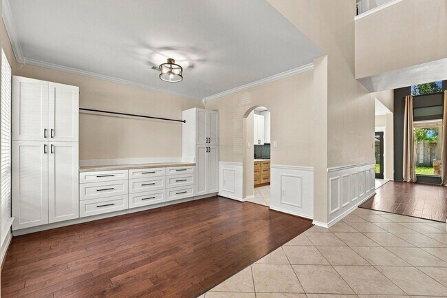 Foto del edificio - 5526 Walnut Glen Ln