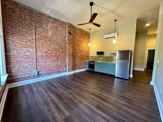 Foto del edificio - Modern Living with a Touch of Historic Charm