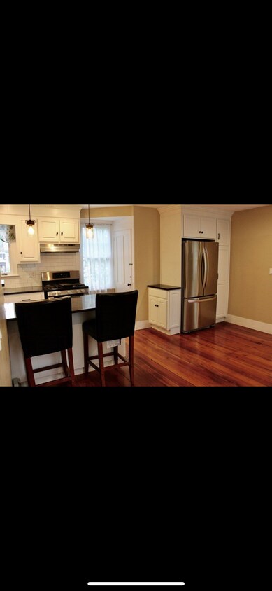 Primary Photo - 368 N Elm St