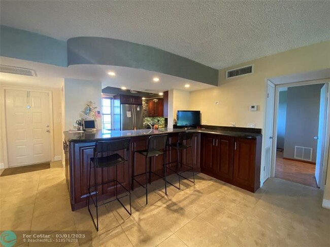 Foto del edificio - 3300 N Palm Aire Dr