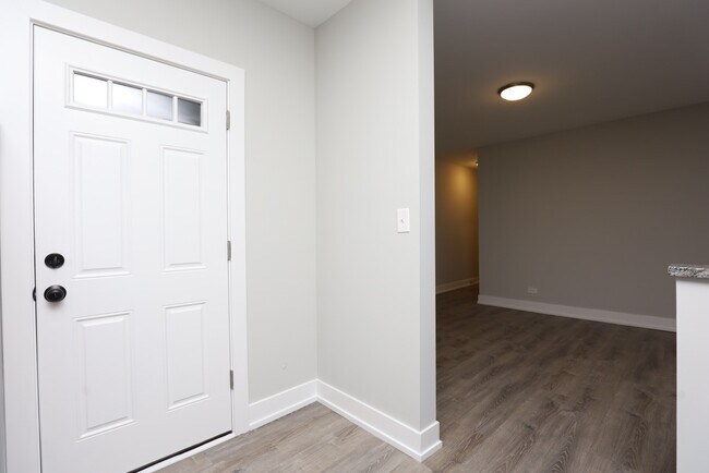 Foto del edificio - 715 W Brompton Ave