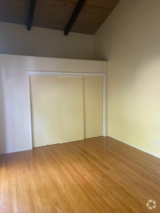 Building Photo - 1520 Summit Rd