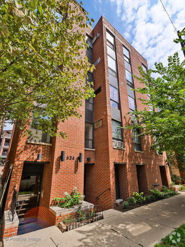 Building Photo - 636 W Webster Ave