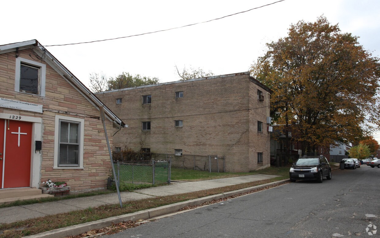 Foto del edificio - 1221 47th Pl NE