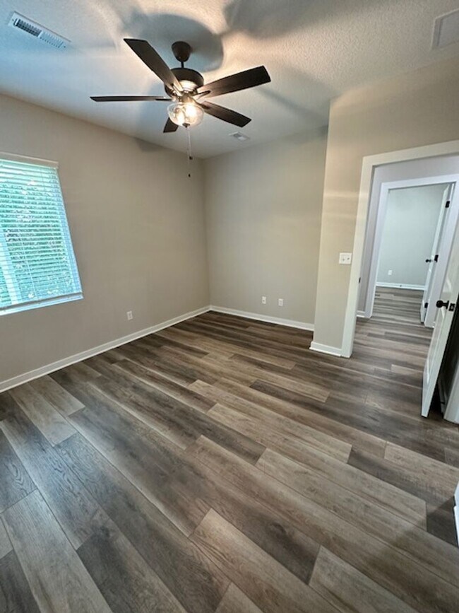 Building Photo - 5417 N Gray Dr