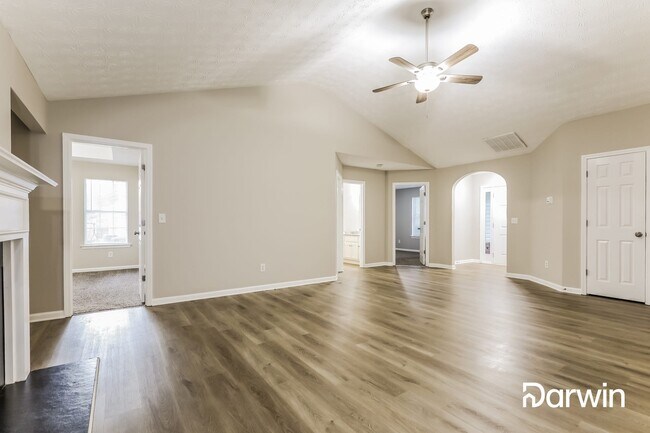 Building Photo - 1535 Logan Ln