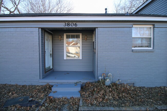 Building Photo - Newly Renovated 3 Bed/2 Bath in Tulsa!