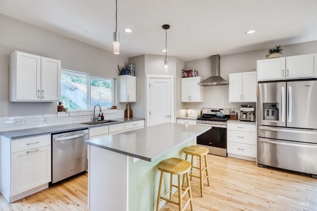 Building Photo - 1645 E 3rd St