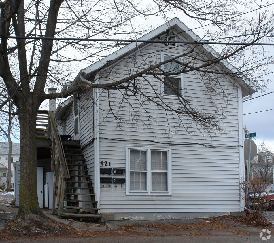 Primary Photo - 521 Clay Ln