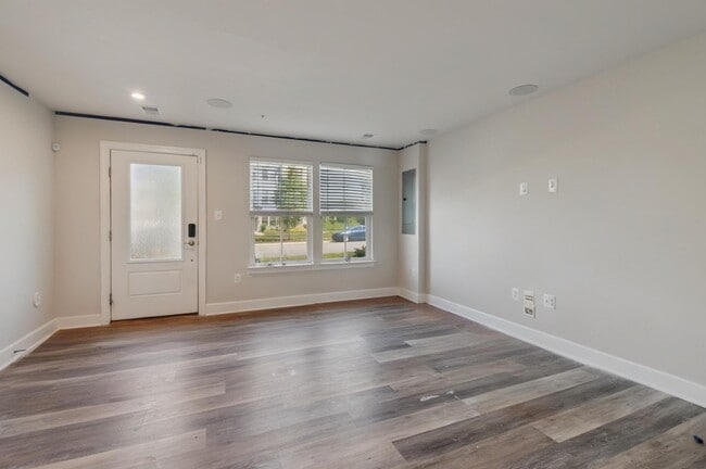 Building Photo - 306 Phoenix Dr