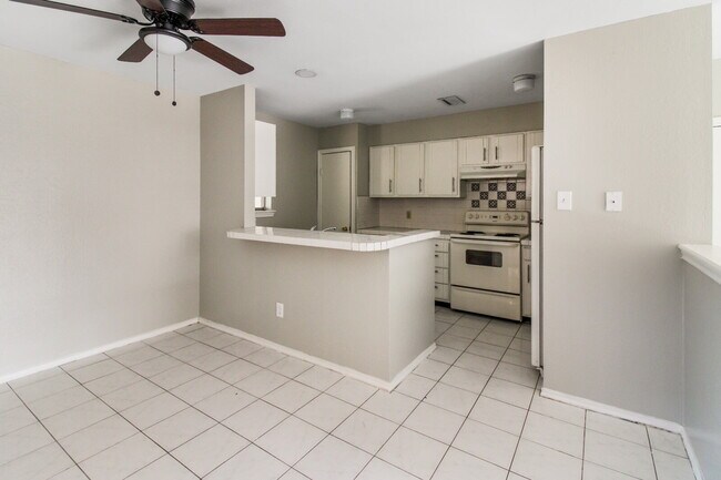 Foto del edificio - "Charming 2-Bed, 2-Bath Retreat in McAllen's Heart – 1,212 Sq Ft of Comfort!"