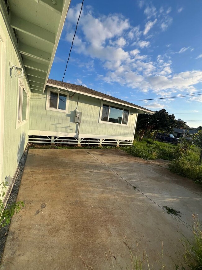 Building Photo - Spacious and Beautiful  3 bedroom/ 2 bath ...