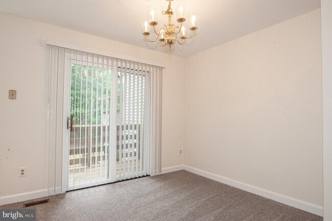 Foto del edificio - 6071 Joust Ln