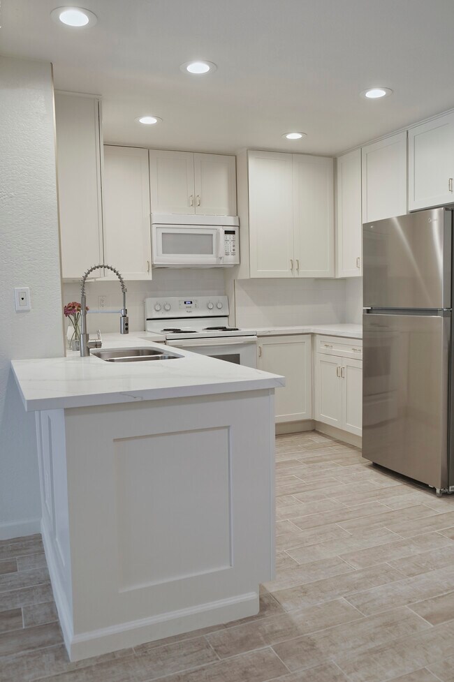 Foto del edificio - 21372 Brookhurst St