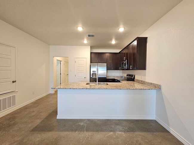 Building Photo - 644 Pacific Crest Trl