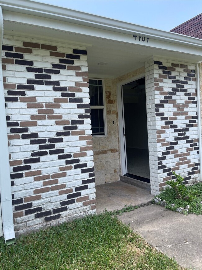 Foto del edificio - 4707 Knottynold Ln