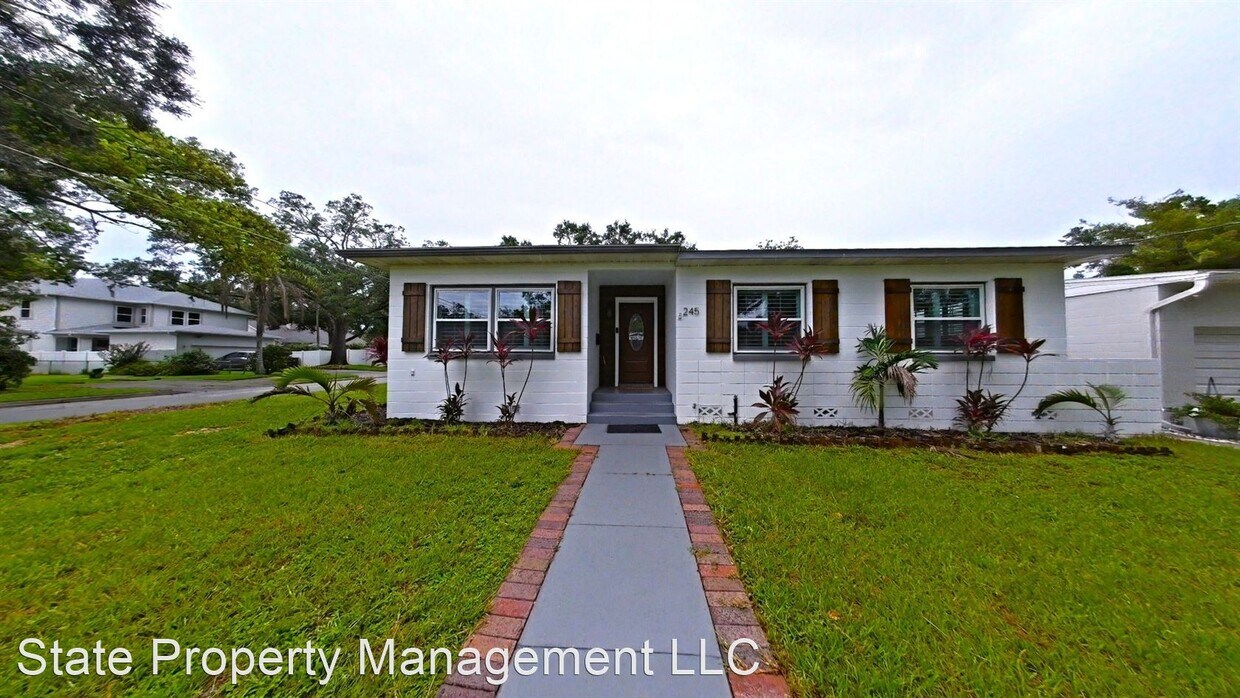 Foto principal - 3 br, 2 bath House - 245 W Spruce St