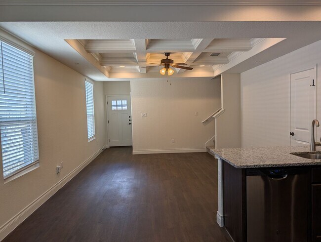 Foto del edificio - 1 MONTH FREE RENT / Close to HWY for Commu...