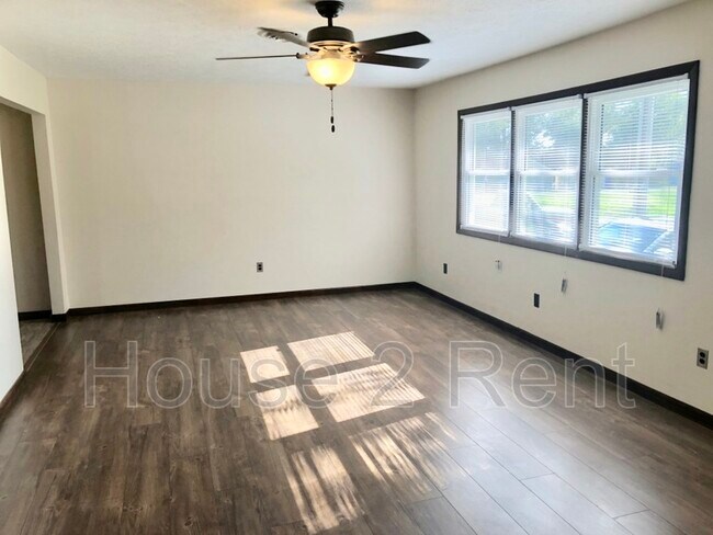 Foto del edificio - 1619 N Russell St