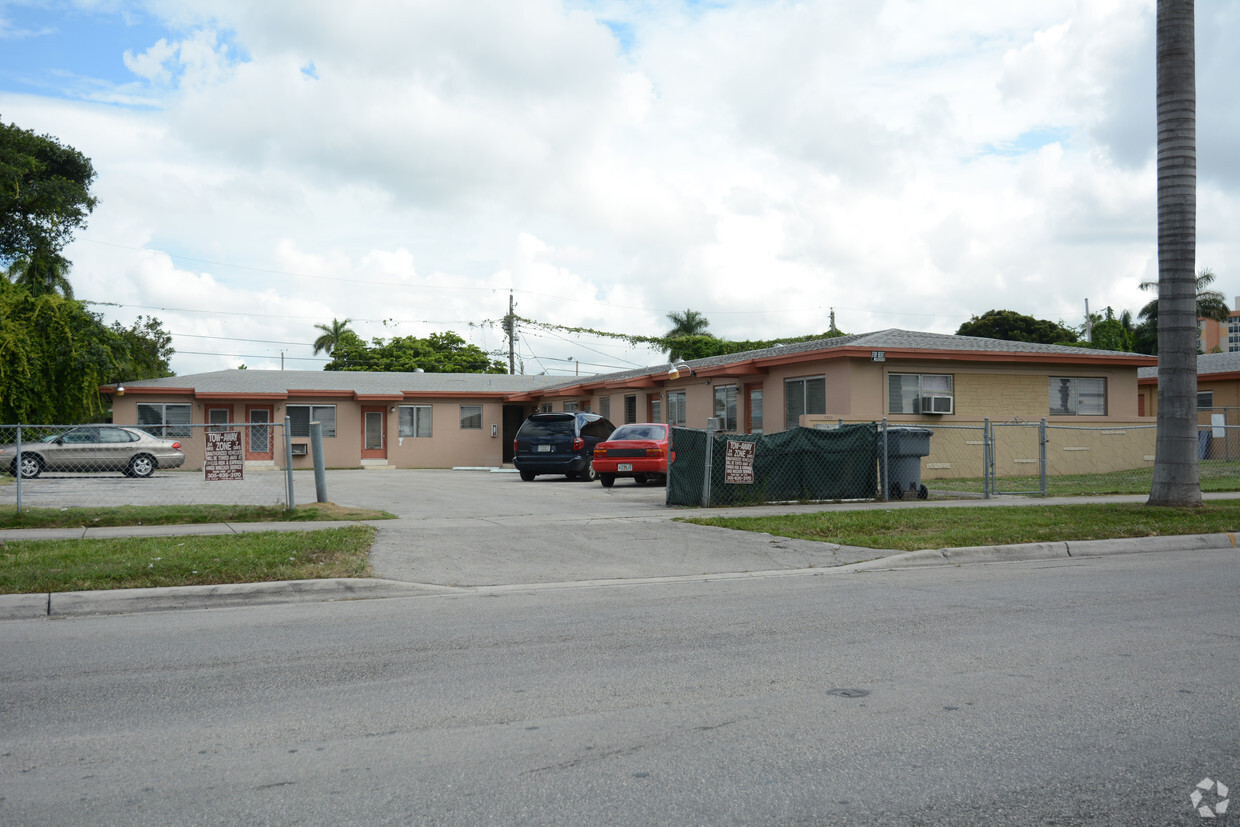 Primary Photo - 1915-1935 NW 28th St