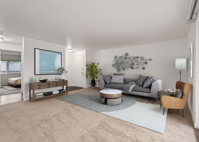 Building Photo - Bluffs at Evergreen