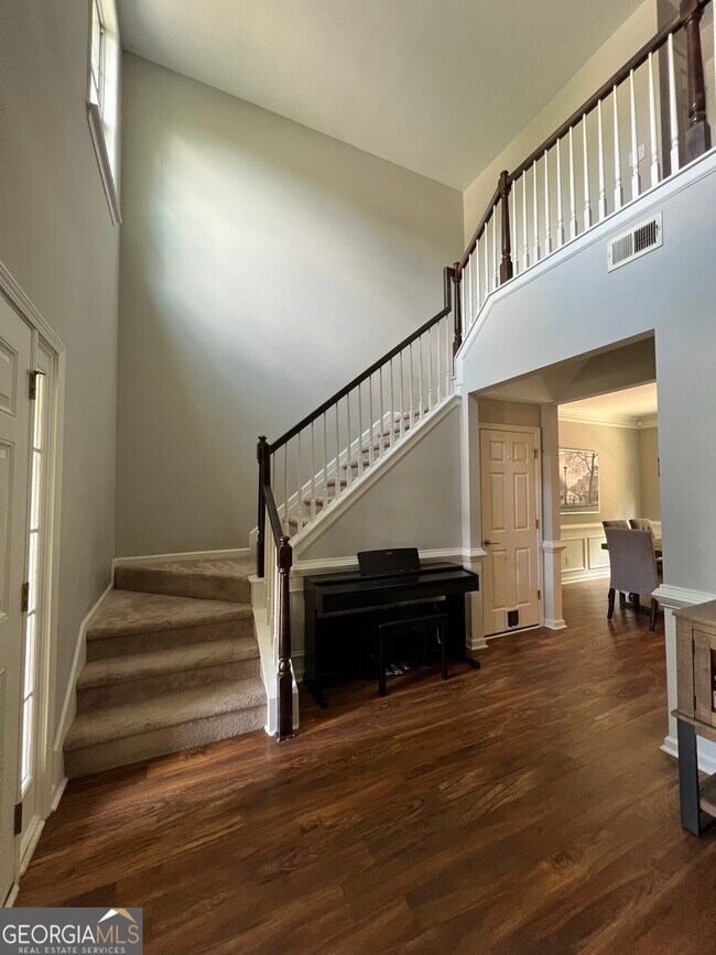 Foto del edificio - 701 Pine Grove Cir