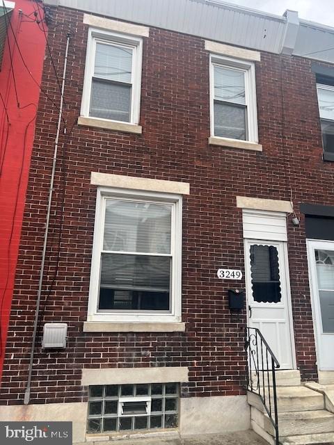 Primary Photo - 3249 Salmon St