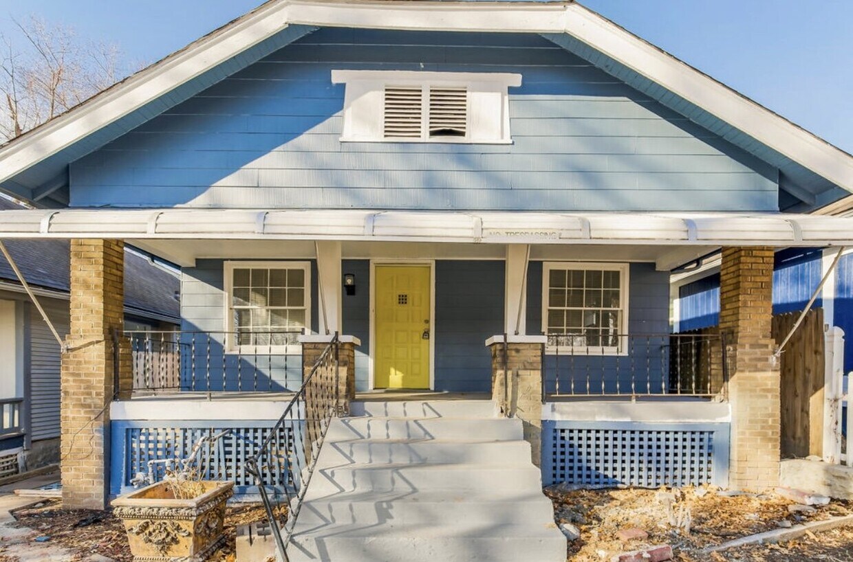 Primary Photo - Charming 3 Bed Home in Kansas City with Sp...