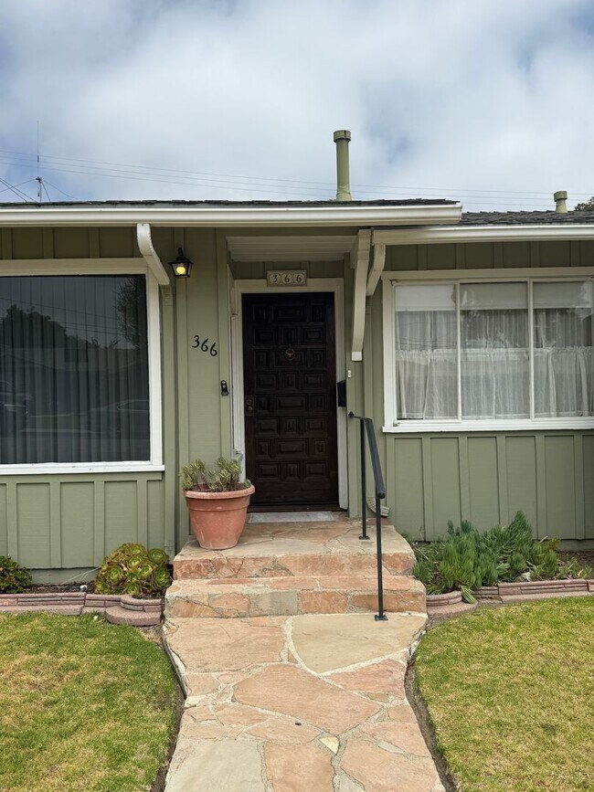 Foto del edificio - 1950's Ranch Style Home Above Ventura College