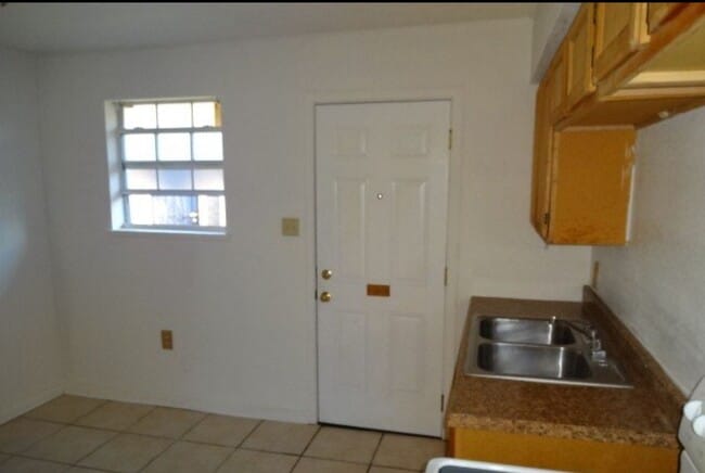 Building Photo - 4709 Shalimar Dr