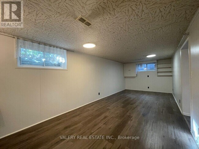 Building Photo - 3 Bondhead Pl