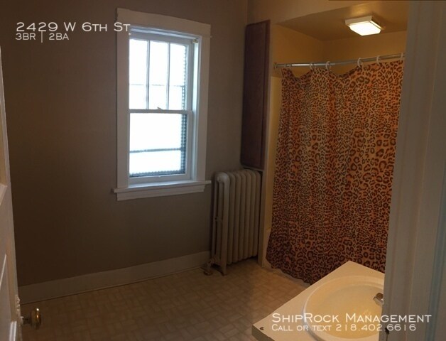 Foto del edificio - 2429 W 6th St