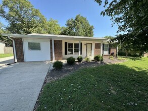 Building Photo - 116 SE Springdale Dr
