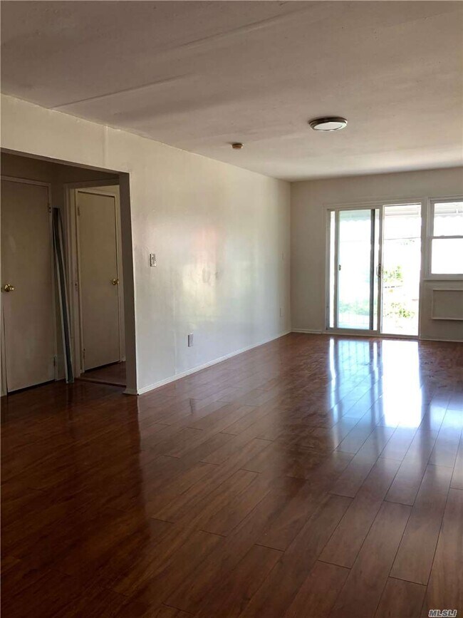 Foto del edificio - 94-52 45th Ave